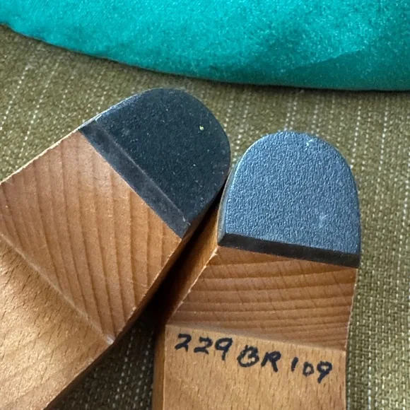 Juicy Couture Wooden Heel Mules with Gold Chain - Picture 10 of 12